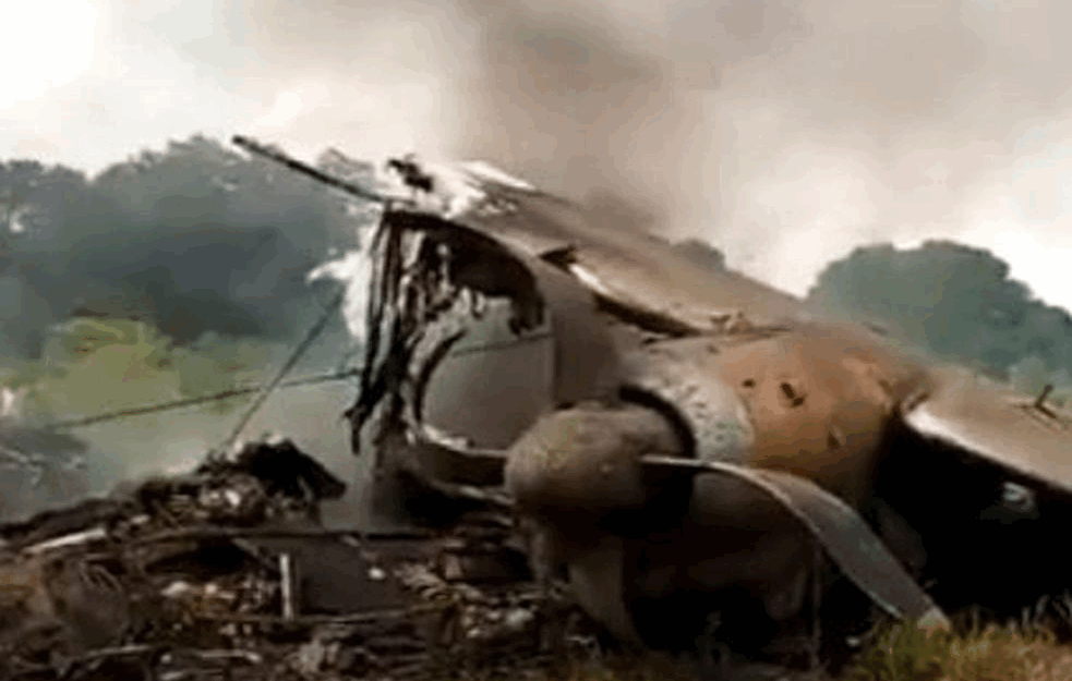 KOBNO POLETANJE! Prilikom pada aviona poginulo najmanje 17 ljudi (VIDEO)